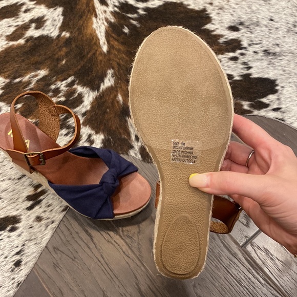 MIA Lorryann Rope Knotted Wedge in Navy Blue - Picture 4 of 8